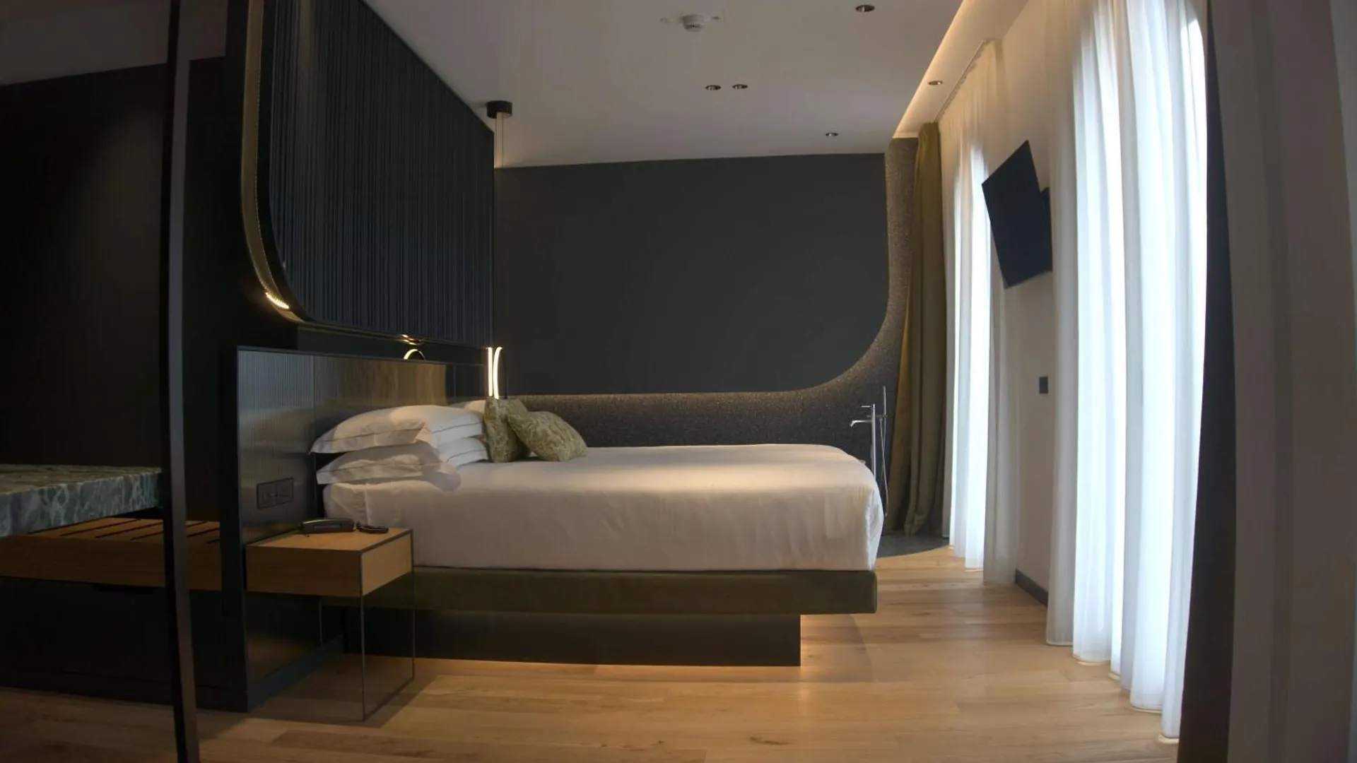 Hotel Ristorante Al Caminetto Worldhotels Crafted Adults Only Torri Del Benaco 4*,  Italy