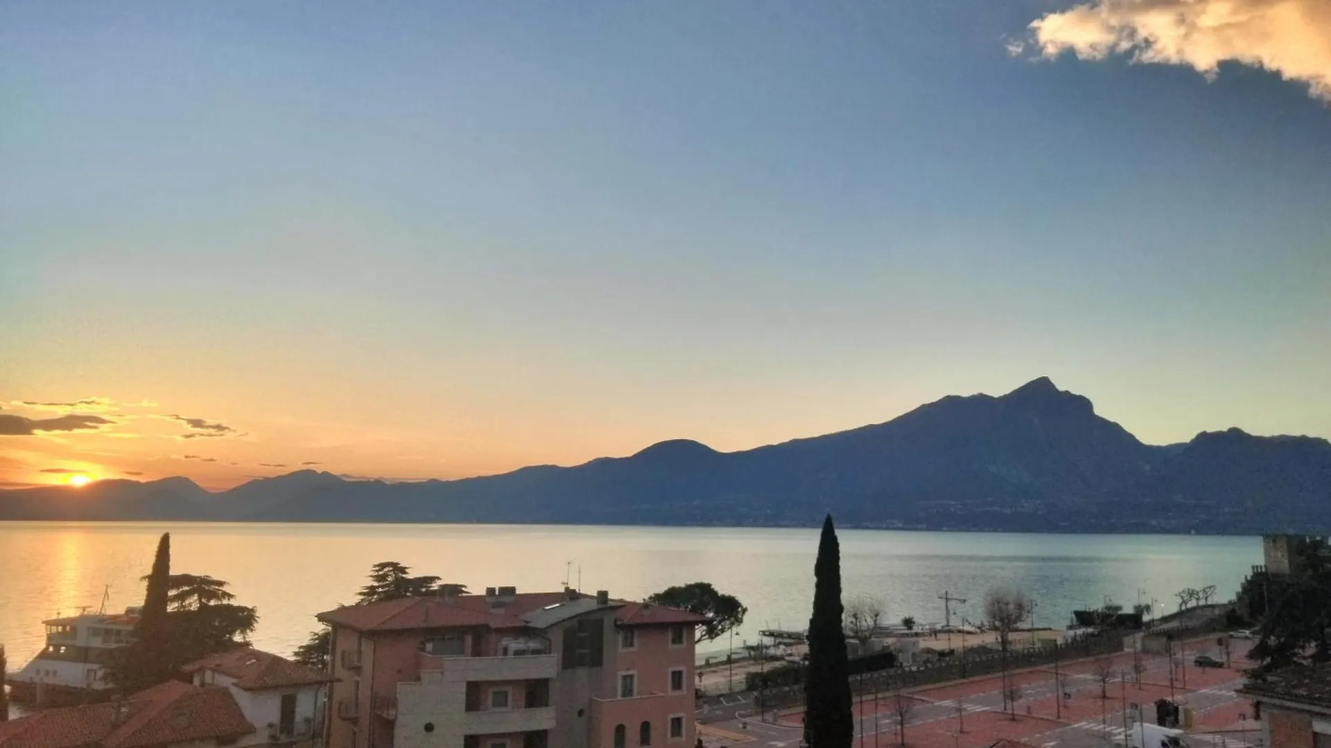 Hotel Ristorante Al Caminetto Worldhotels Crafted Adults Only Torri Del Benaco 4*,  Italy