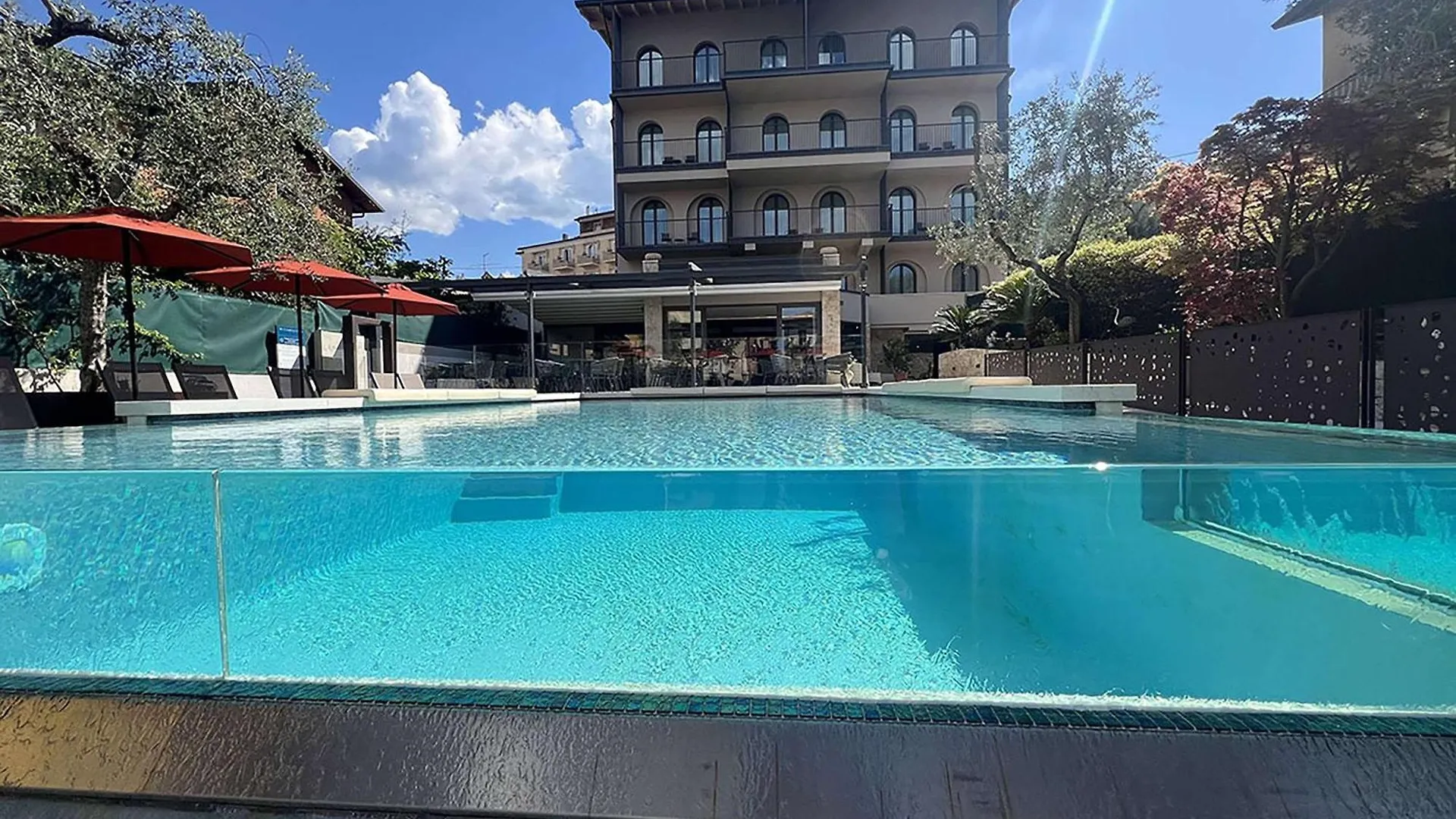 Hotel Ristorante Al Caminetto Worldhotels Crafted Adults Only Torri Del Benaco Italy