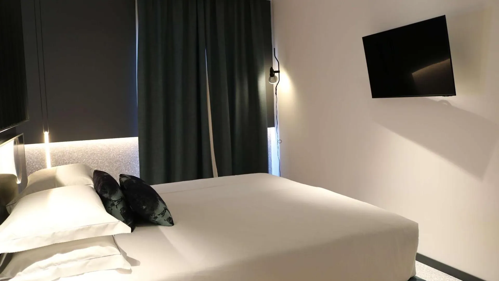 Hotel Ristorante Al Caminetto Worldhotels Crafted Adults Only Torri Del Benaco